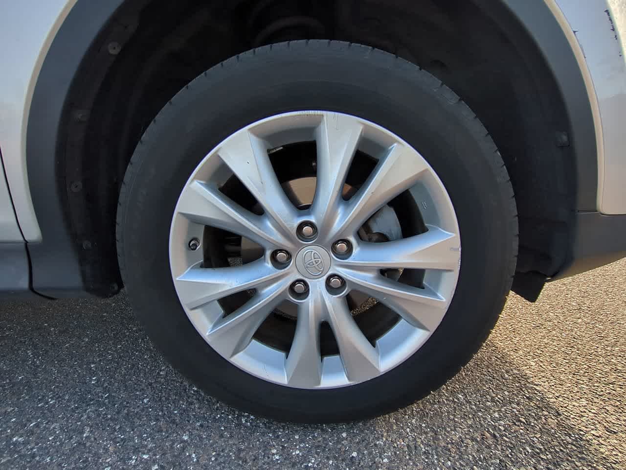 Used 2014 Classic Silver Metallic Toyota Limited image 11