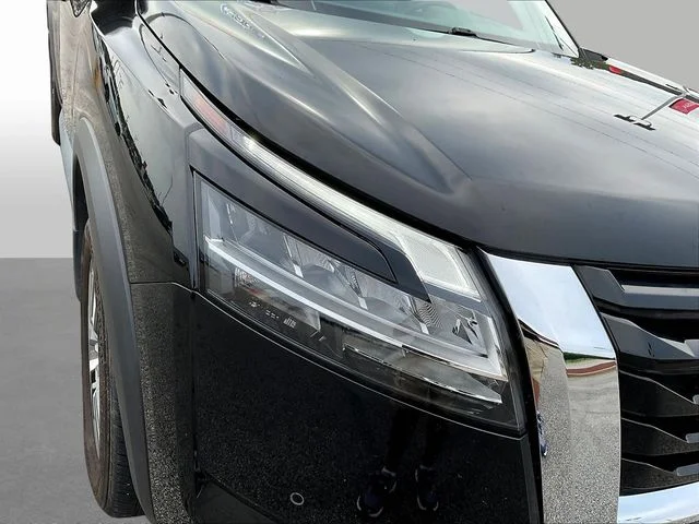 Used 2024 Black Nissan SL image 33