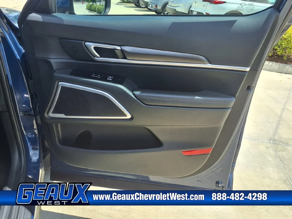 Used 2025 Black Kia S image 21