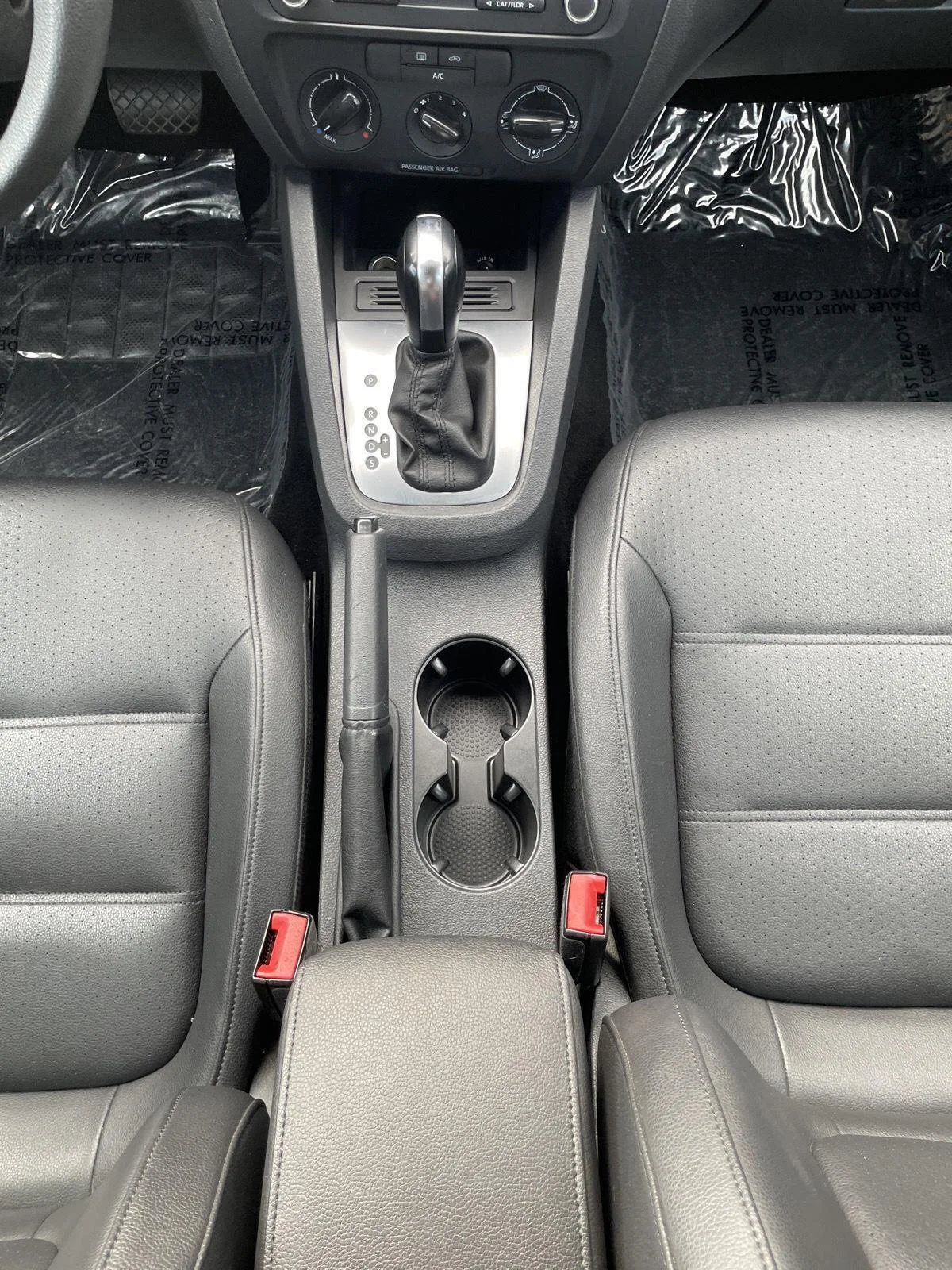 Used 2014 Platinum Gray Metallic Volkswagen SE image 26