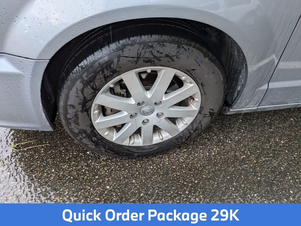 Used 2014 Silver Chrysler Touring image 5