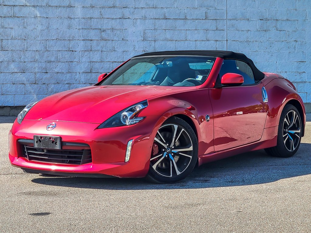 Used 2018 Passion Red Nissan Touring Sport image 3