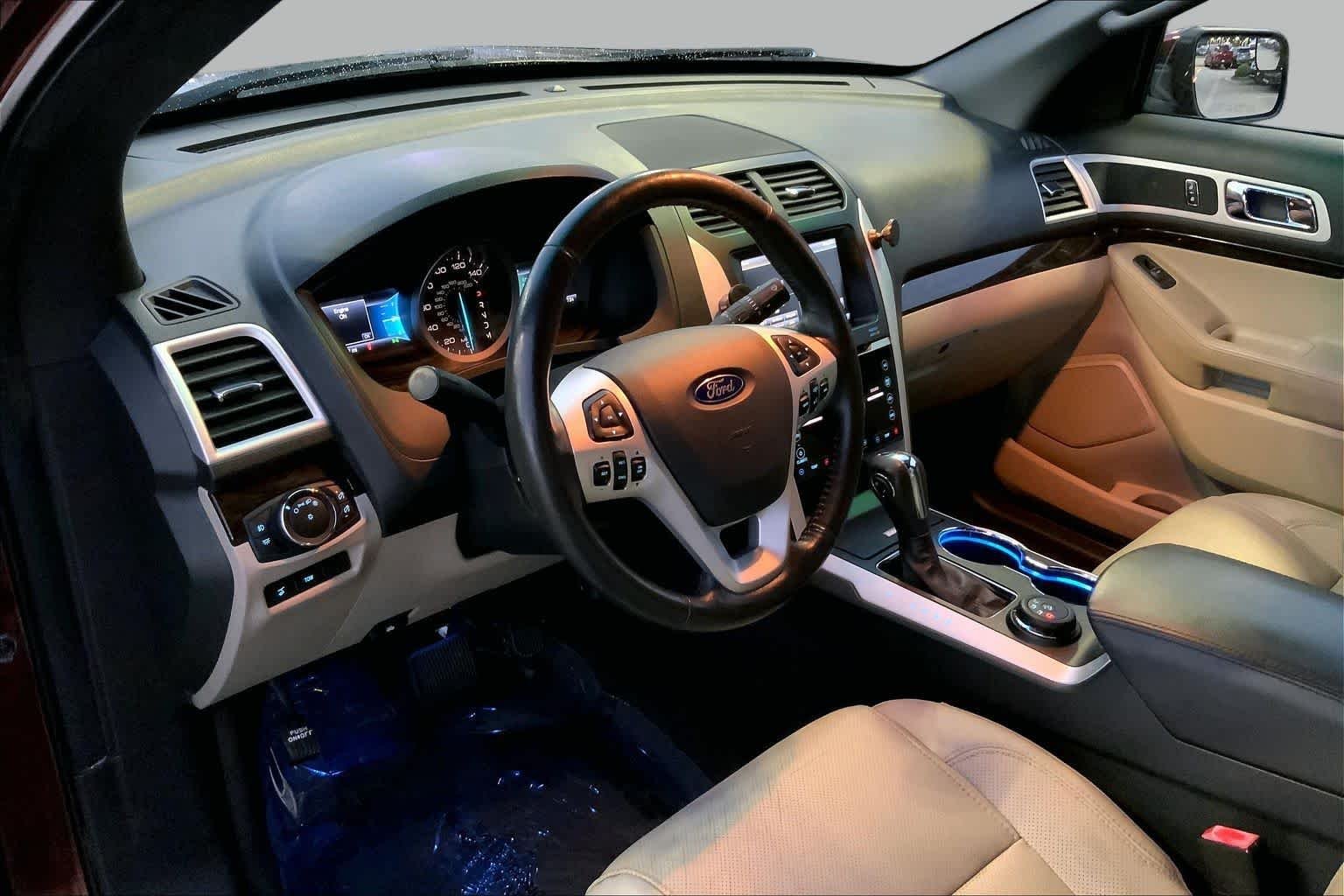 Used 2015 Bronze Fire Metallic Tinted Clearcoat Ford Limited image 15