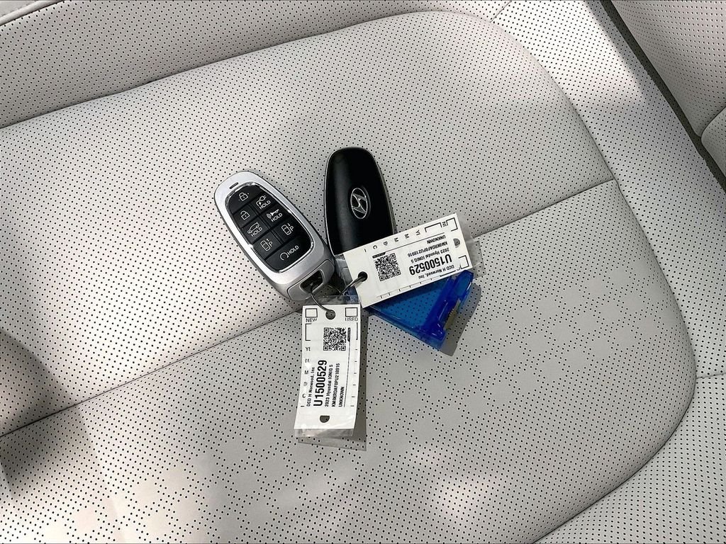 Used 2023 Green Hyundai Limited image 31