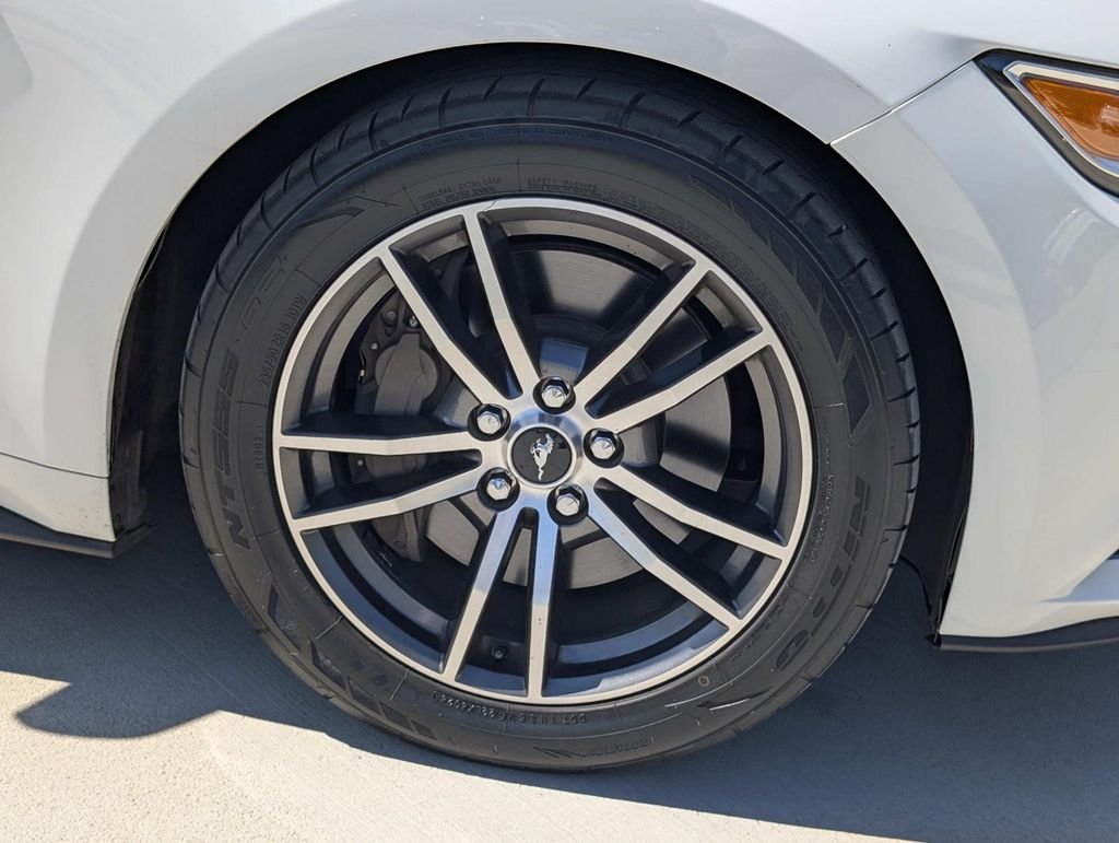 Used 2017 White Ford GT image 6