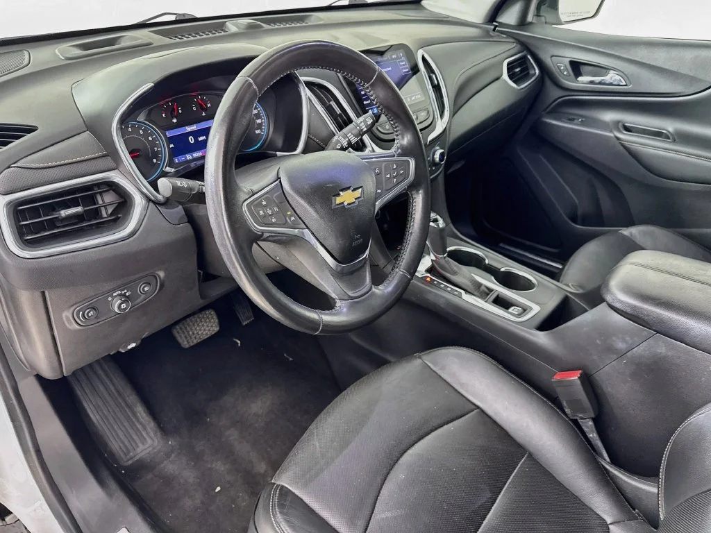 Used 2020 Iridescent Pearl Tricoat Chevrolet Premier image 9