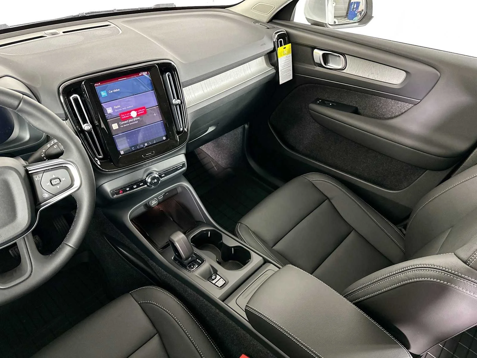 2025 Volvo XC40 Core - Photo 21