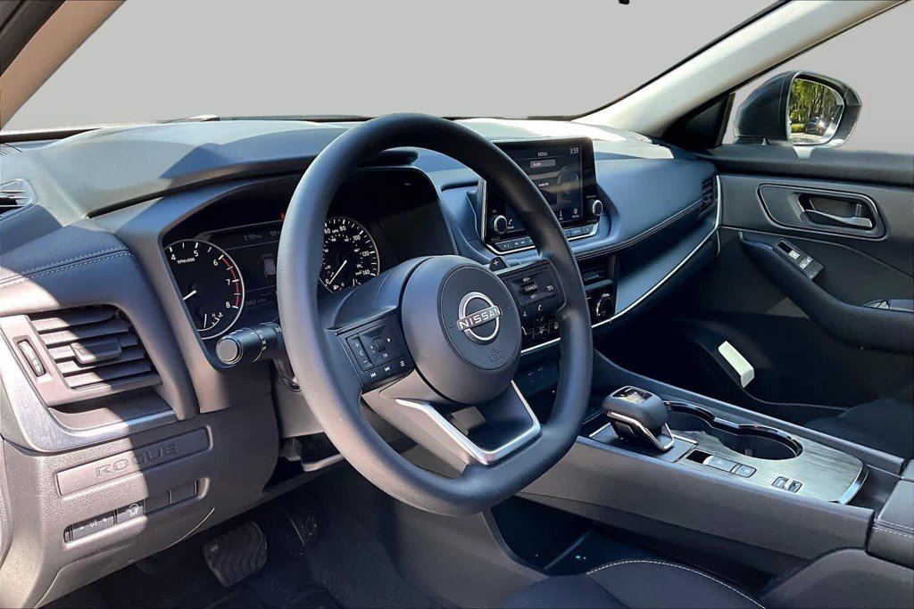 Used 2024 White Nissan S image 18