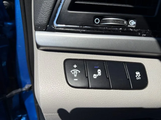 Used 2017 Blue Hyundai SE image 26