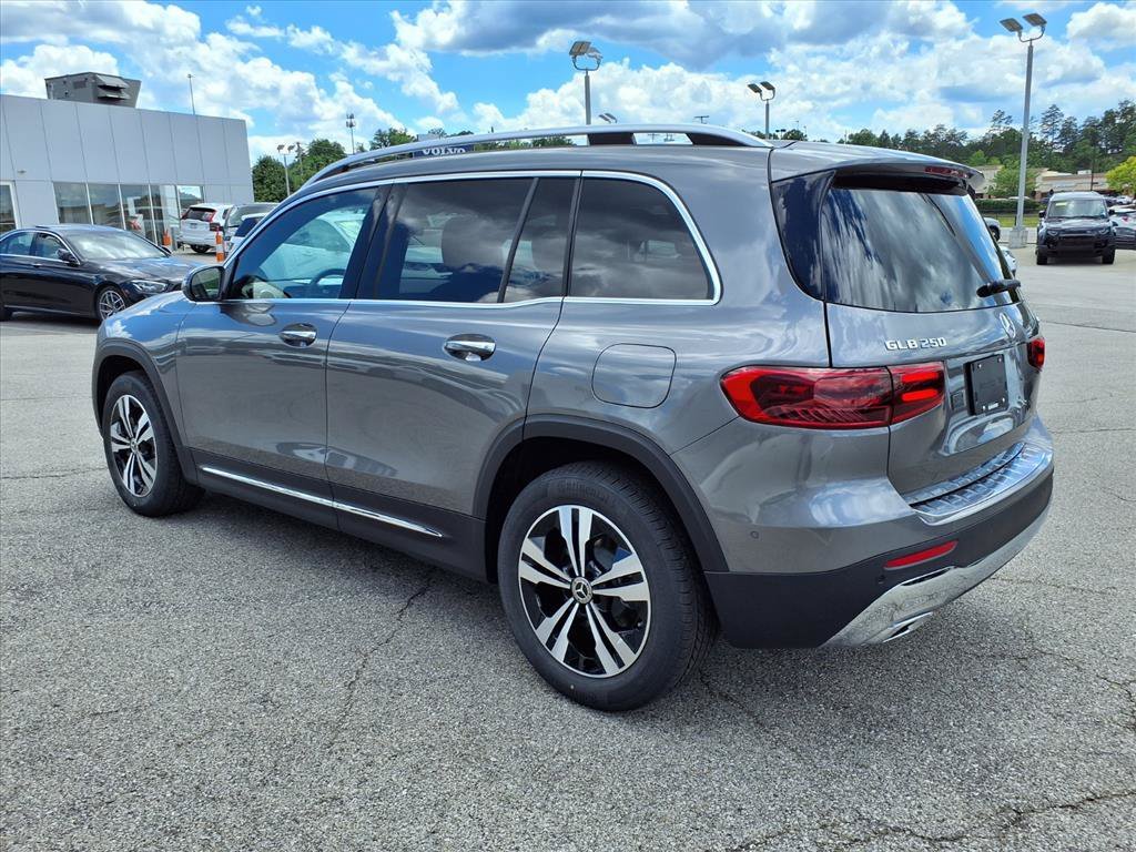 New 2026 Mountain Grey Met Mercedes-Benz GLB 250 image 5