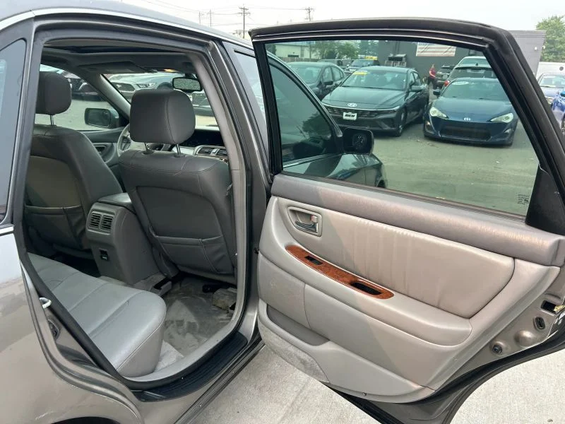 Used 2004 Gray Toyota XLS Sedan 4D image 24