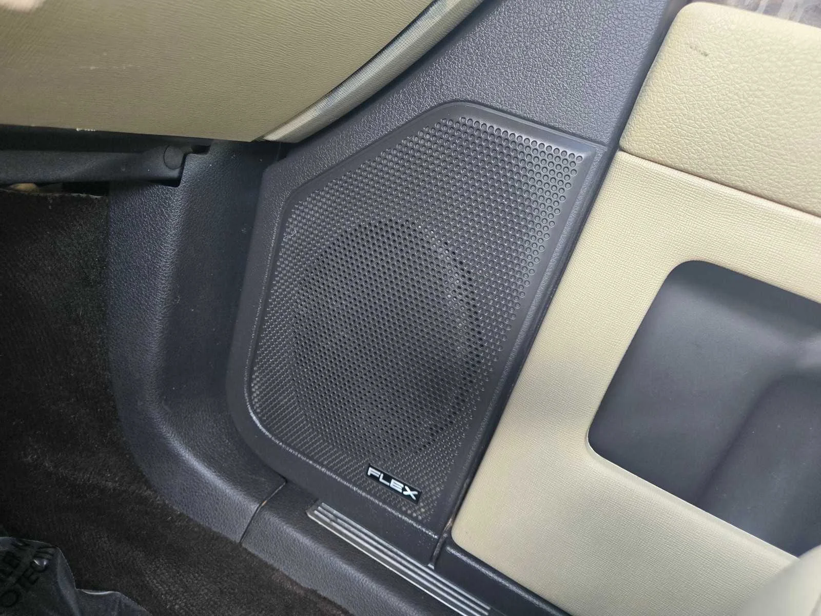 Used 2019  Ford Limited image 22