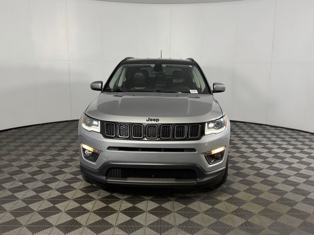 Used 2019 Silver Jeep Limited image 5