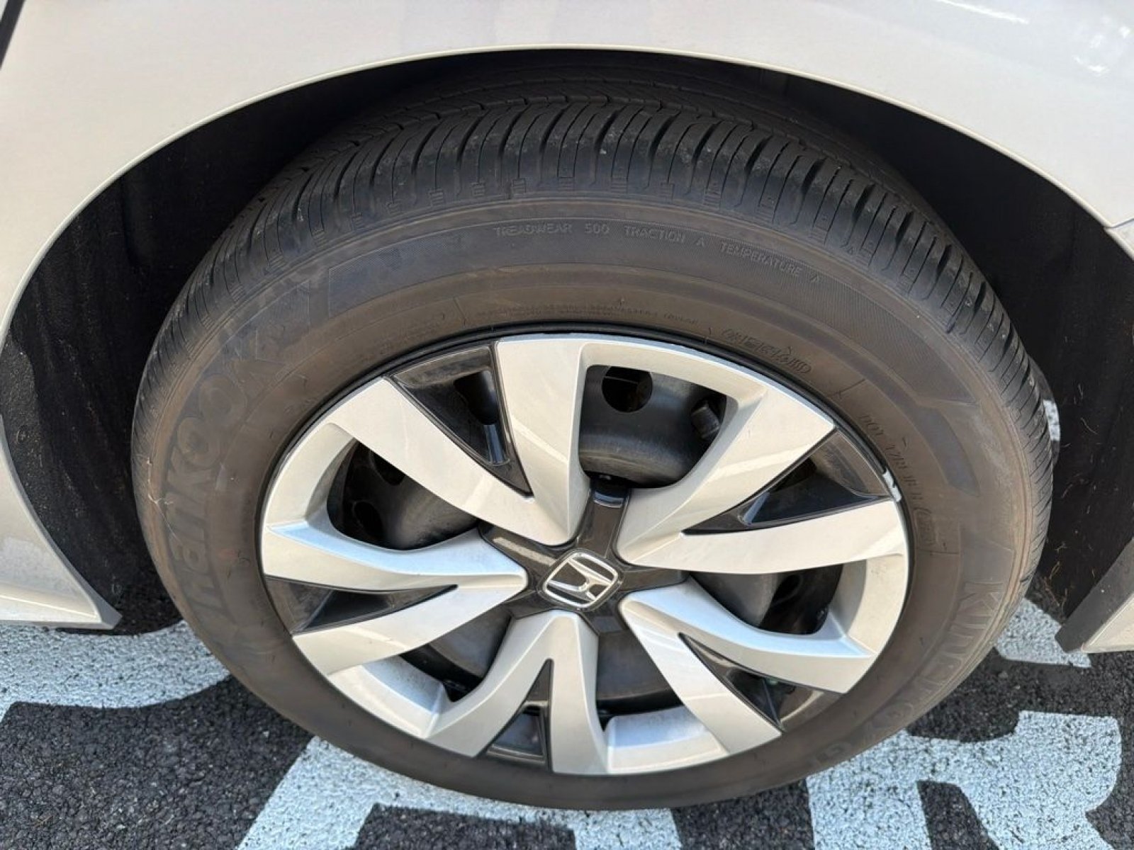 Certified Used 2023 Lunar Silver Metallic Honda LX image 11