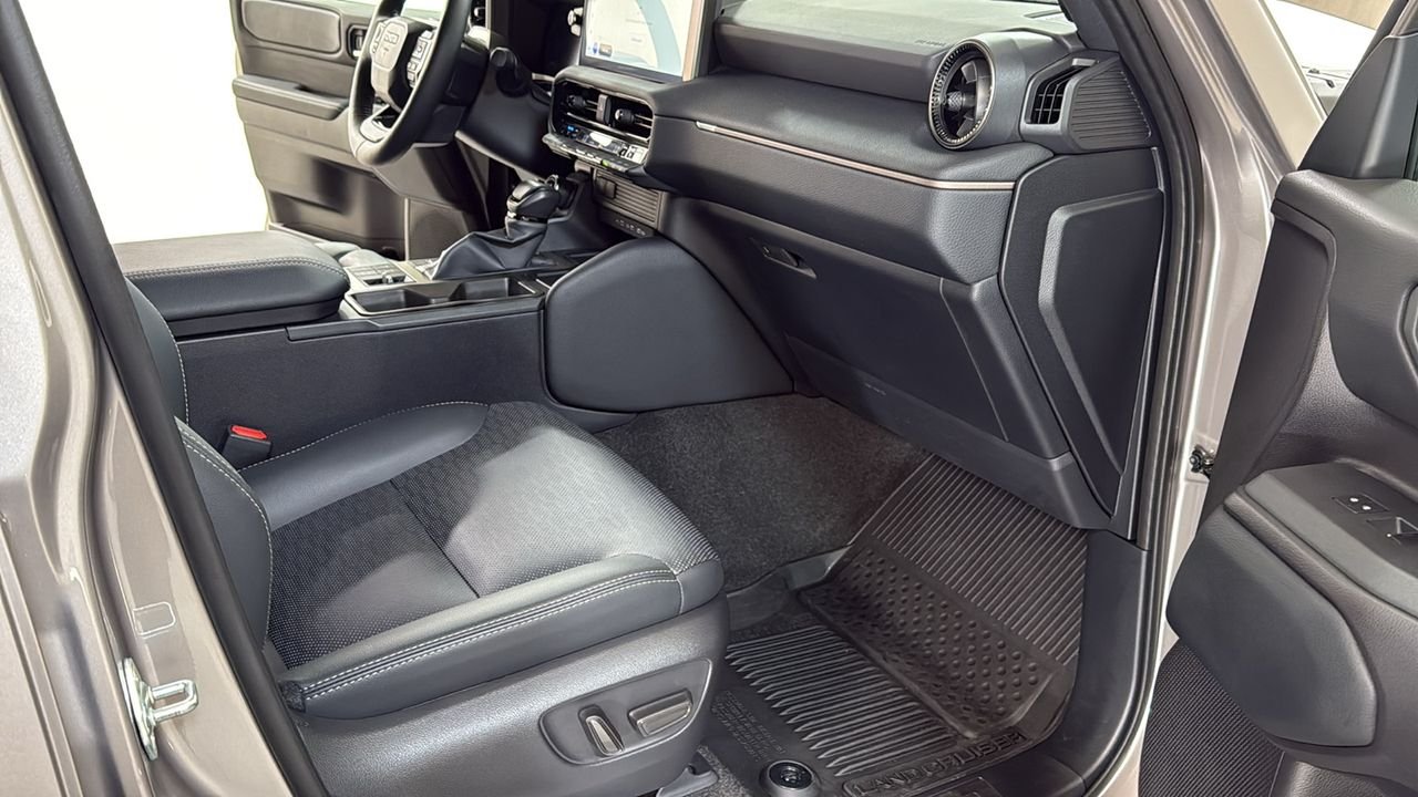 Certified Used 2025  Toyota Base image 18