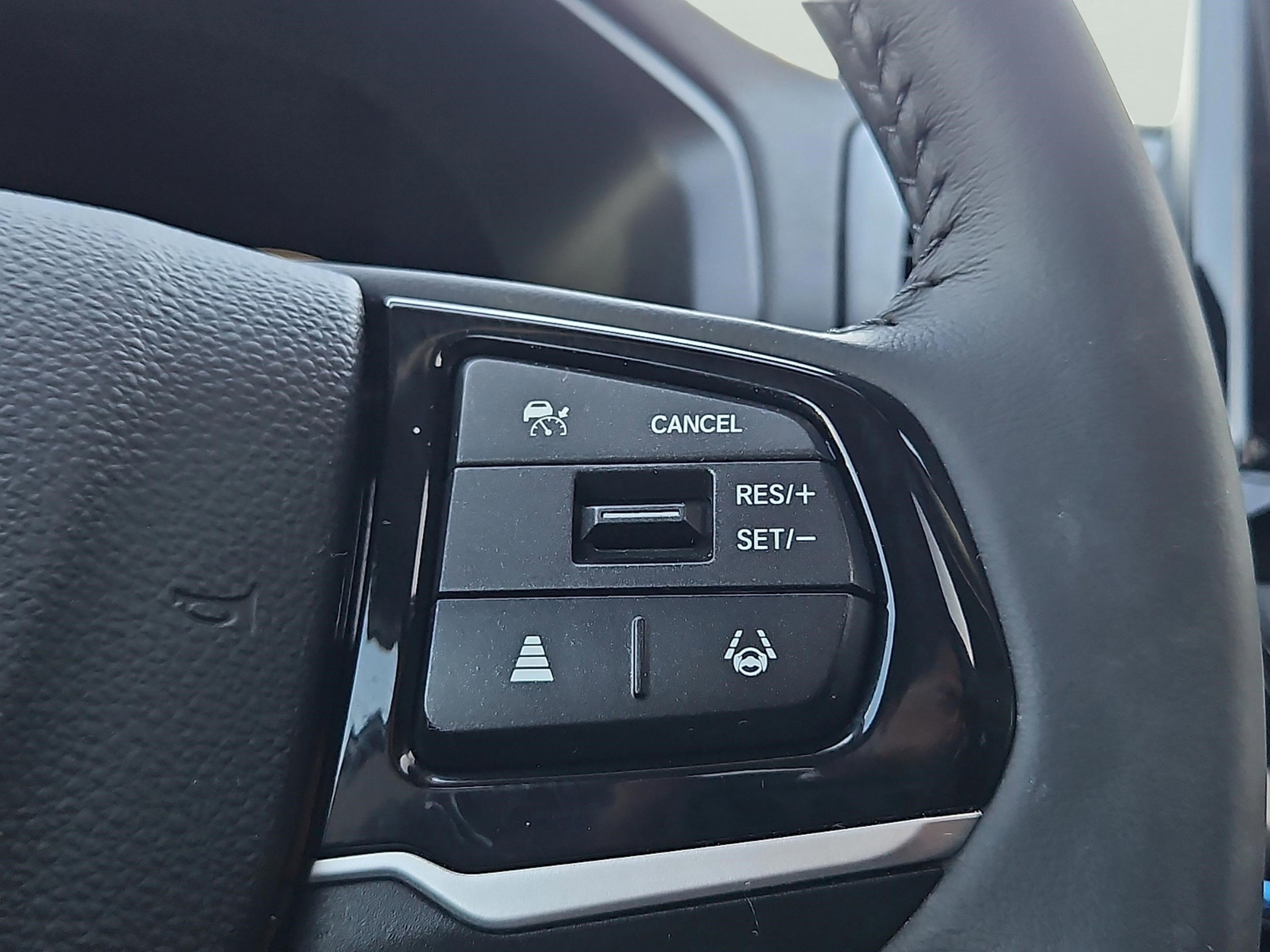 Used 2025 Platinum White Pearl Honda Touring image 21