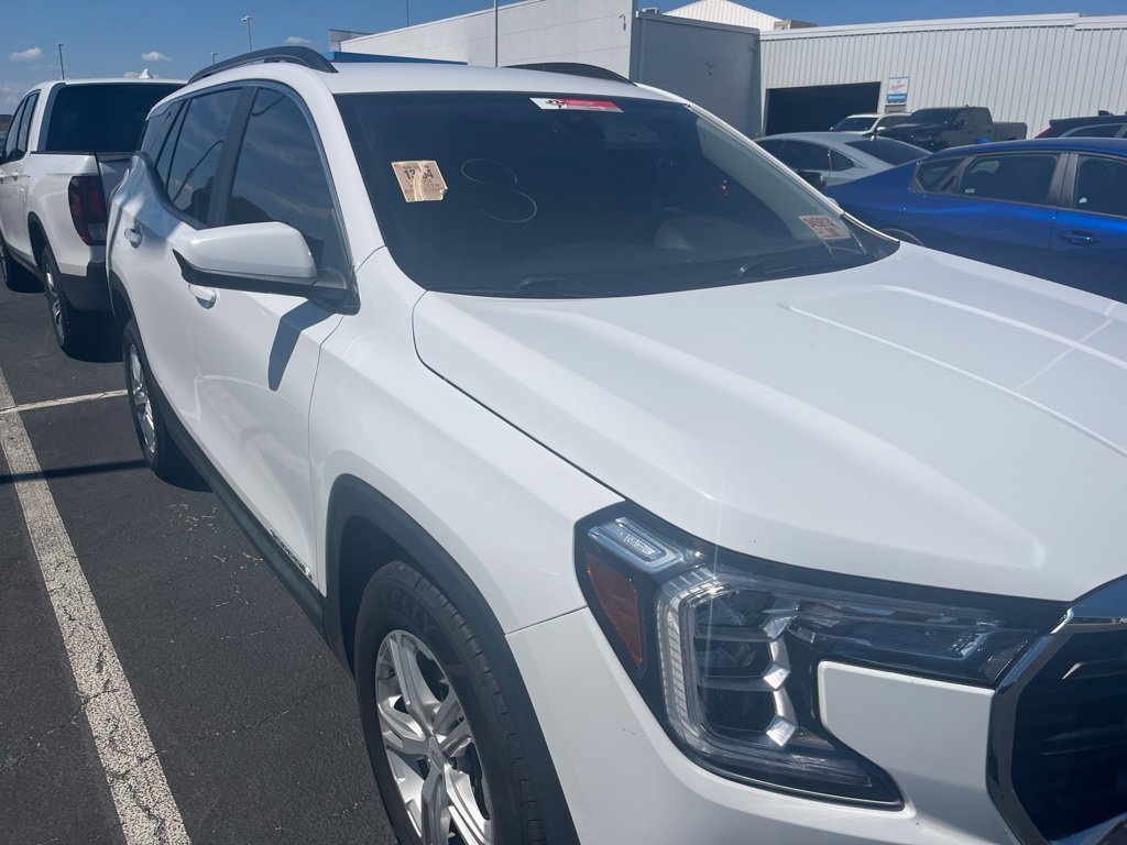 Used 2023 Summit White GMC SLE image 3