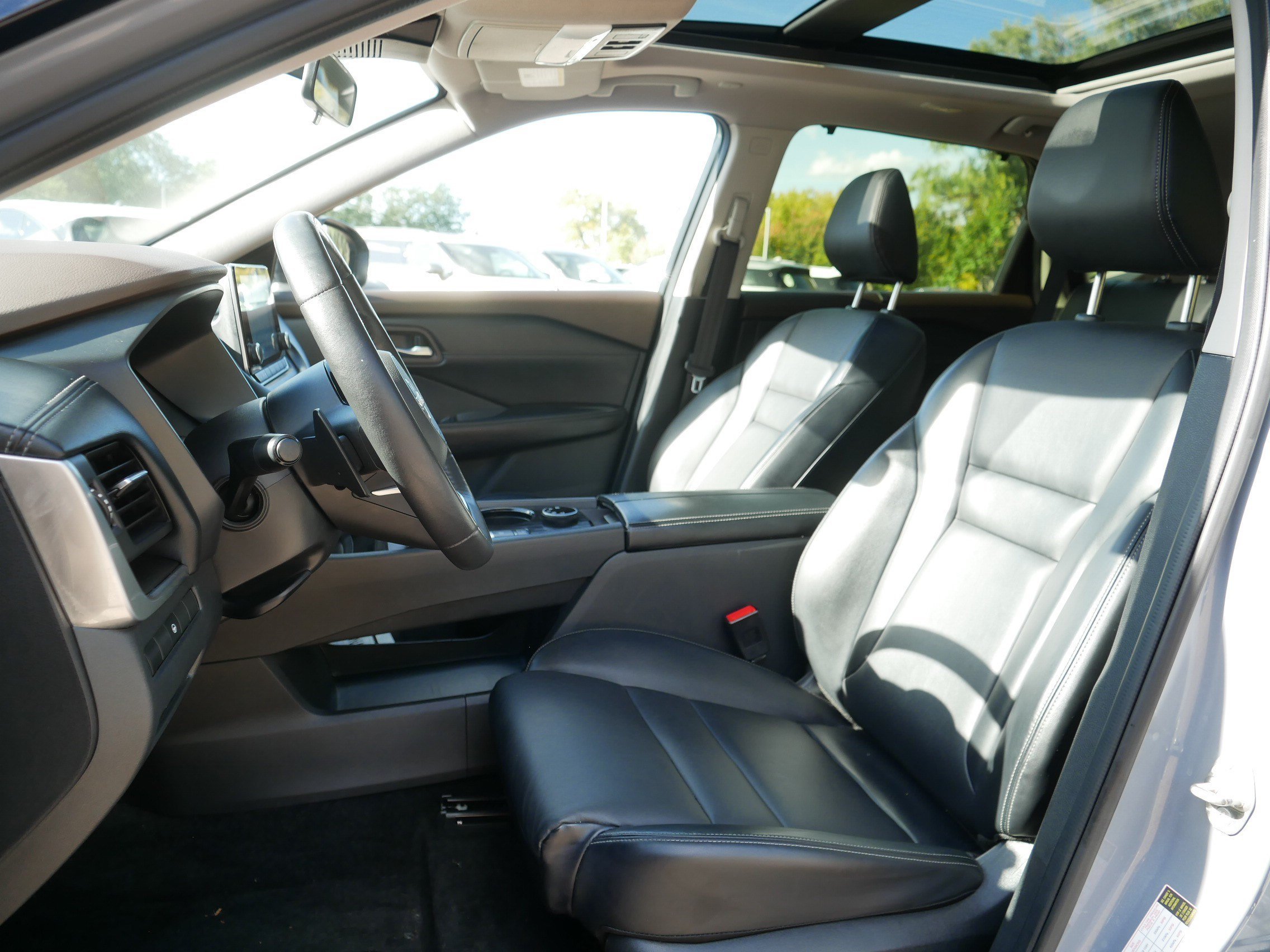 Used 2023 Boulder Gray Pearl/Super Black Nissan SV image 34