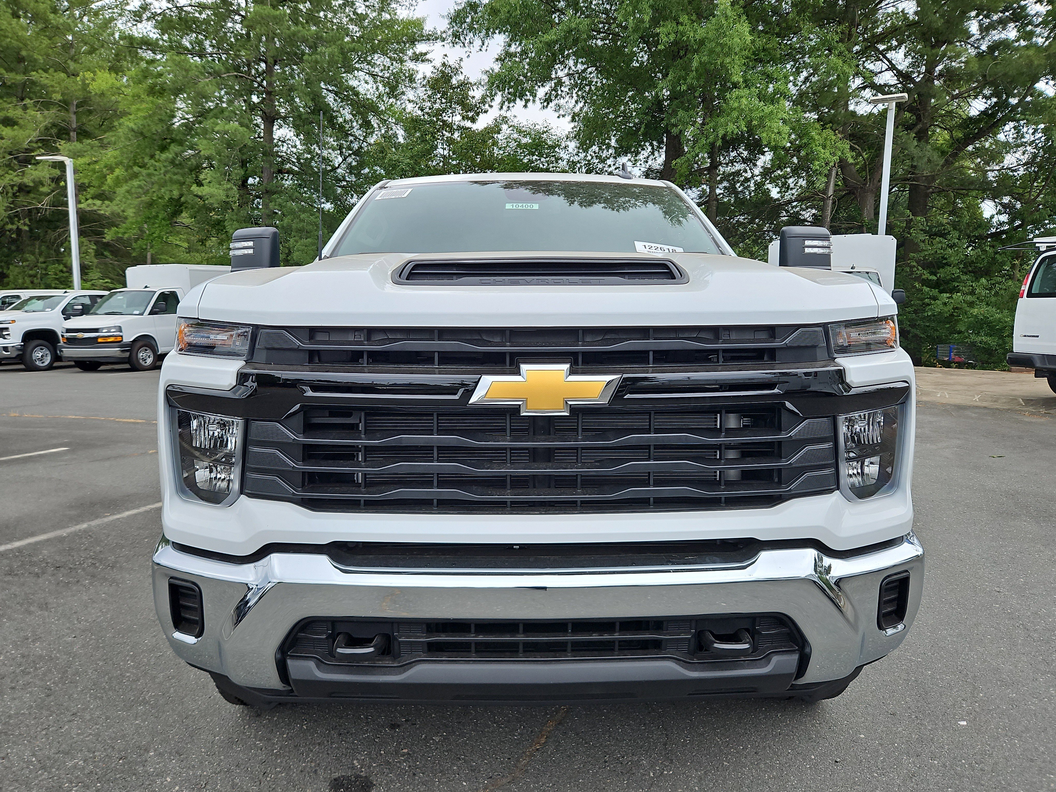 New 2026 Summit White Chevrolet WT image 7
