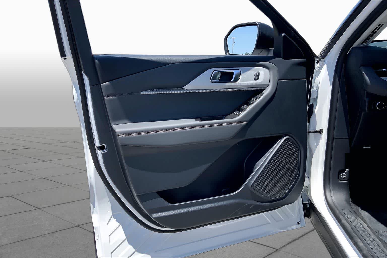 New 2026 Star White Metallic Tri-Coat Ford Active image 10