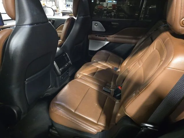 Used 2020 Red Lincoln Reserve image 12