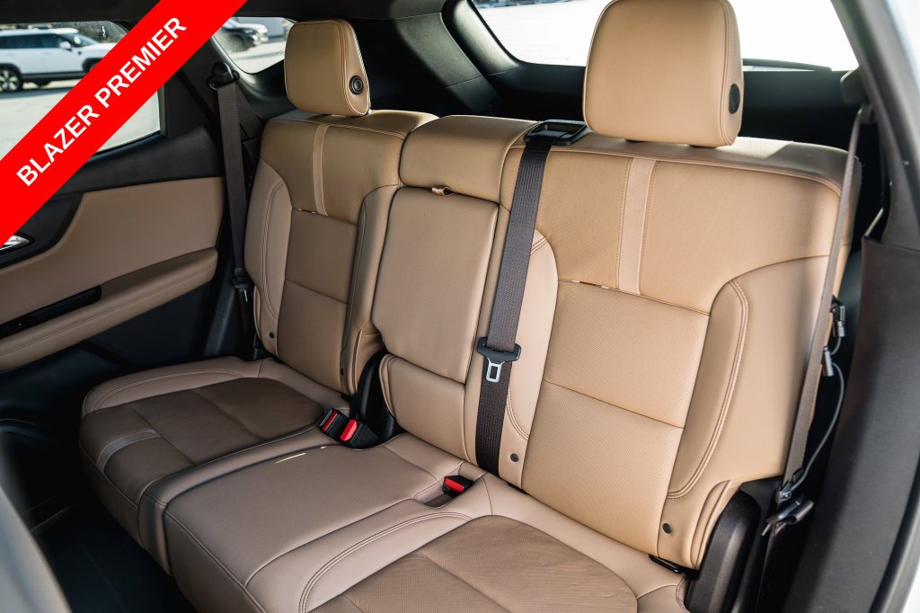 Used 2019 Summit White Chevrolet Premier image 27