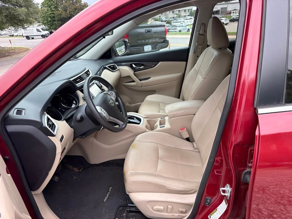 Used 2016 Red Nissan SL image 7