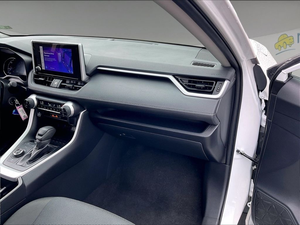 Used 2025 Ice Toyota LE image 12
