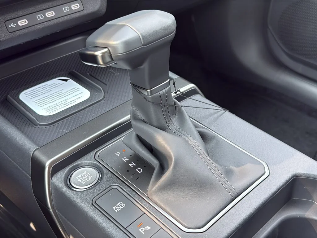 New 2027 White Kia S image 44