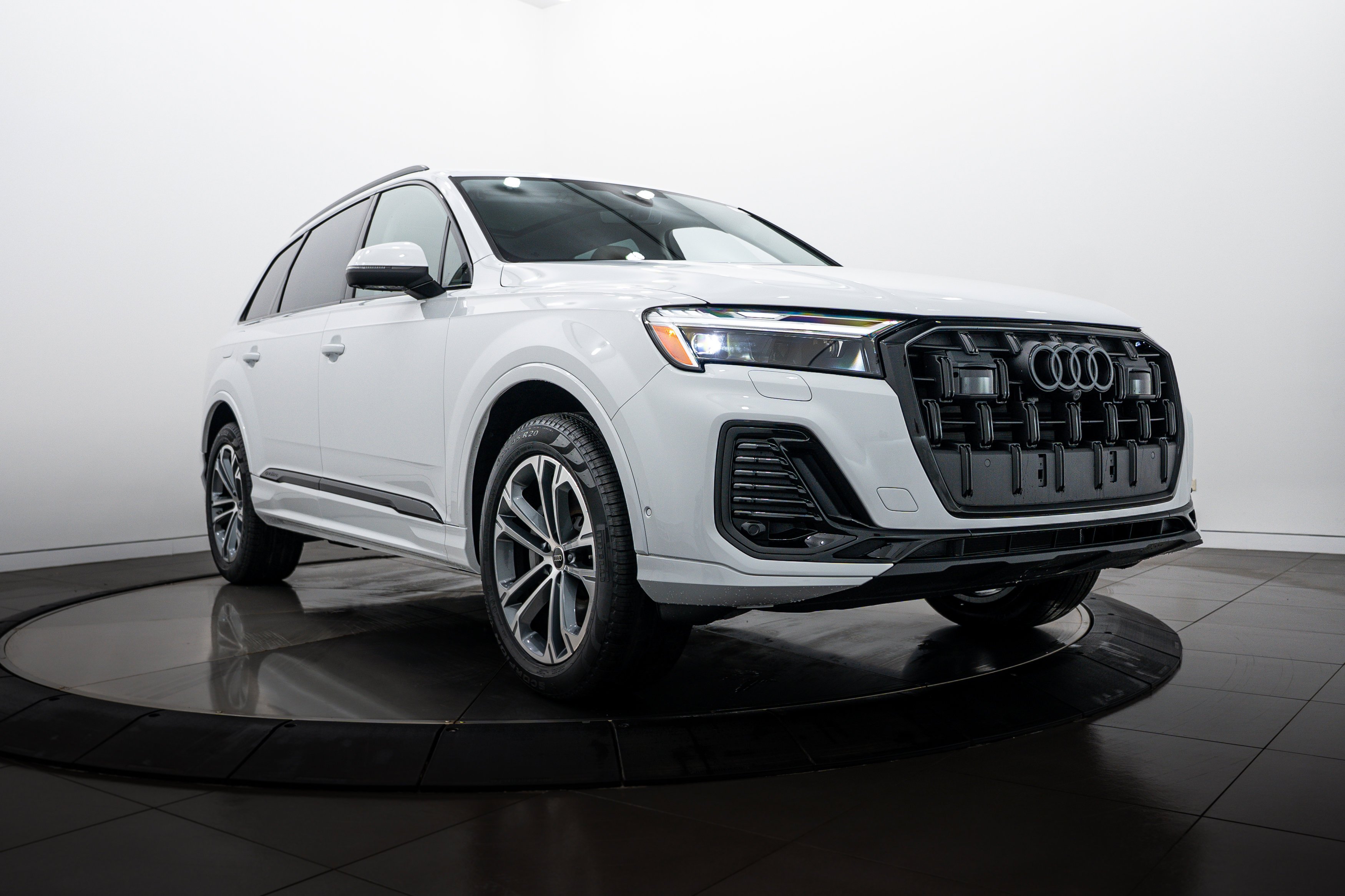 2026 Audi Q7 45 Premium quattro Tiptronic's photo