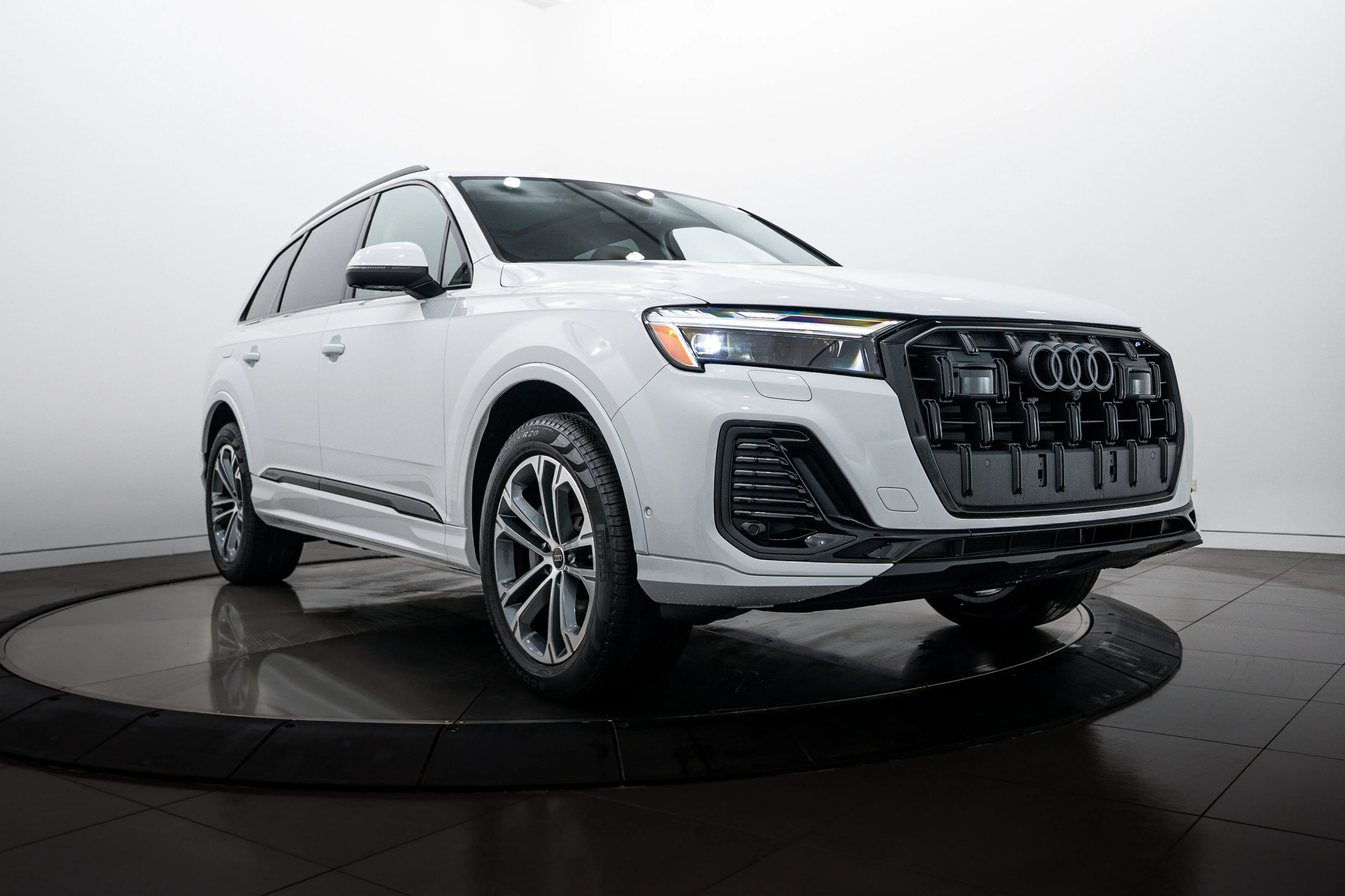 2026 Audi Q7 45 Premium quattro Tiptronic's photo