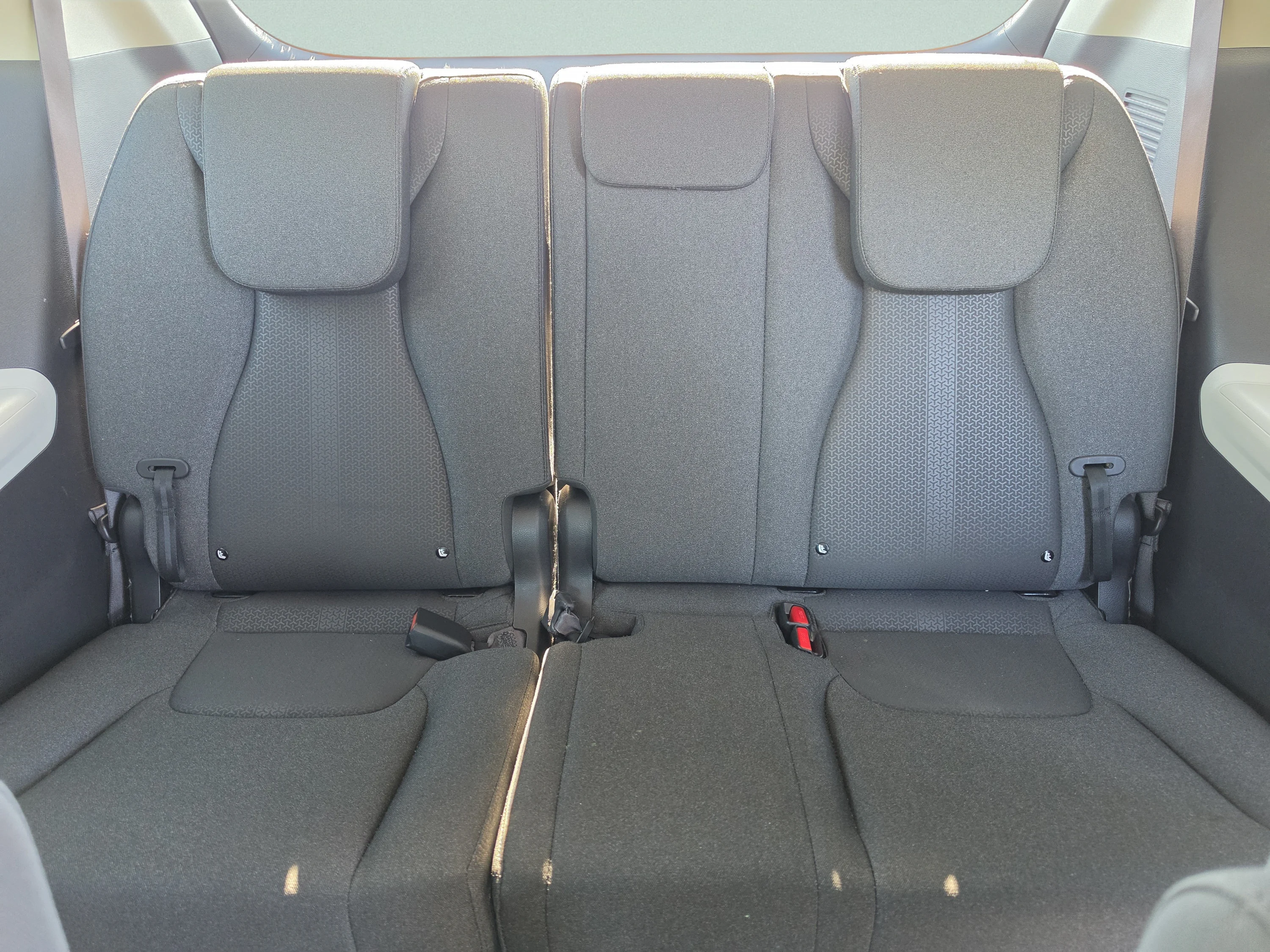 Used 2023 Silky Silver Kia LX image 21