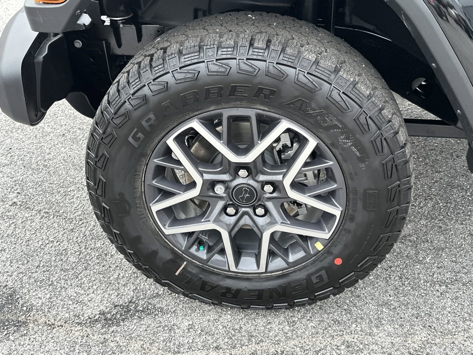 New 2025 Black Clear-Coat Exterior Paint Jeep Sahara image 12