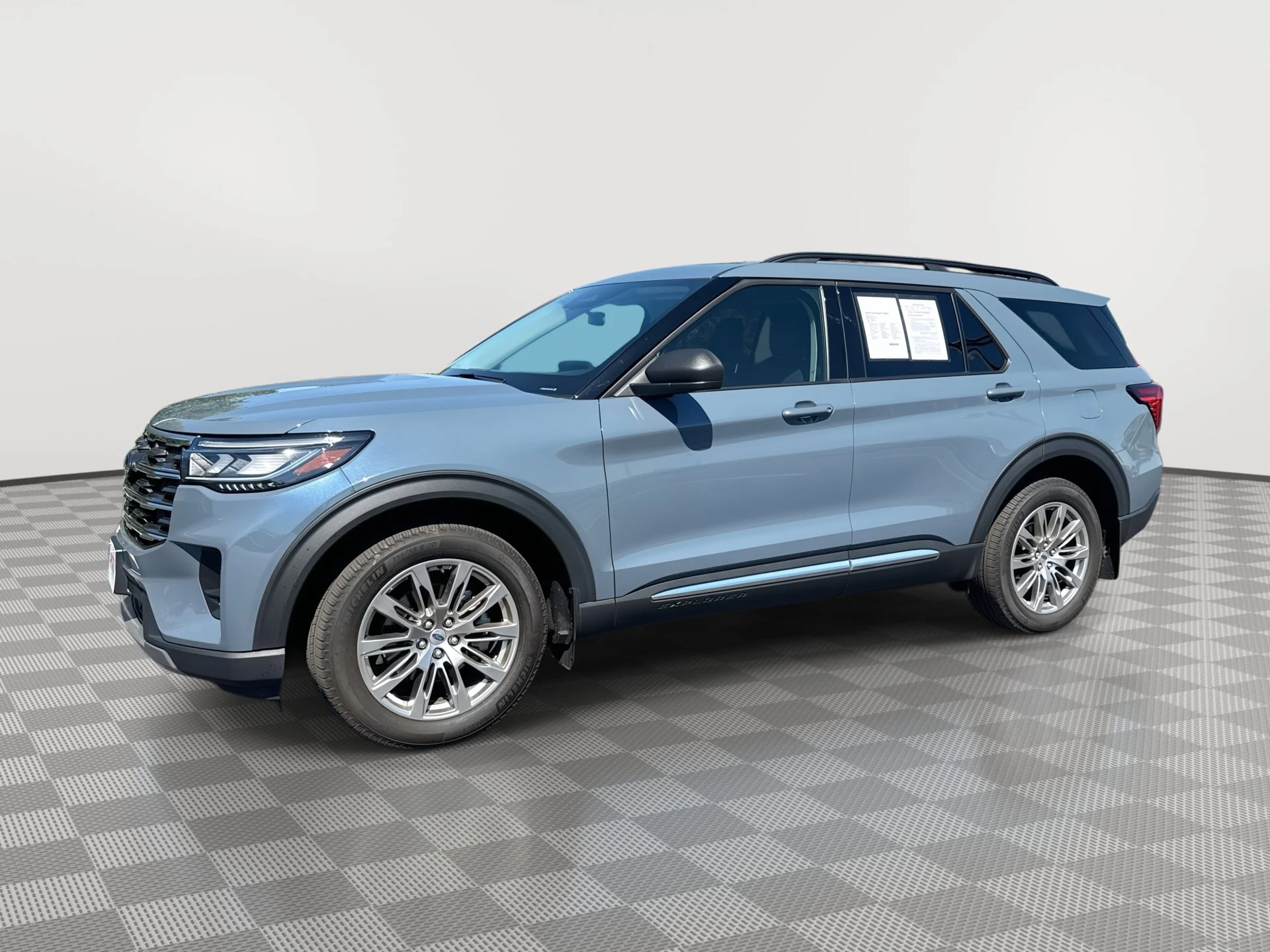 2025 Ford Explorer Active 4WD (PL535)'s photo