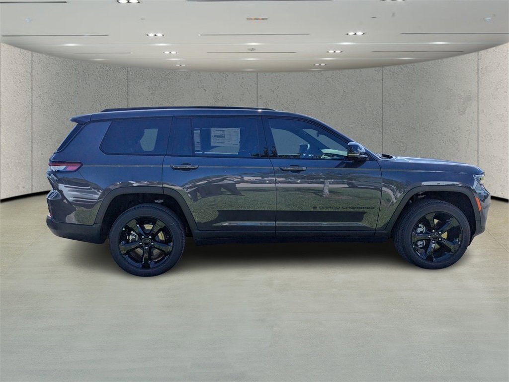 2025 Jeep Grand Cherokee Altitude X photo 3