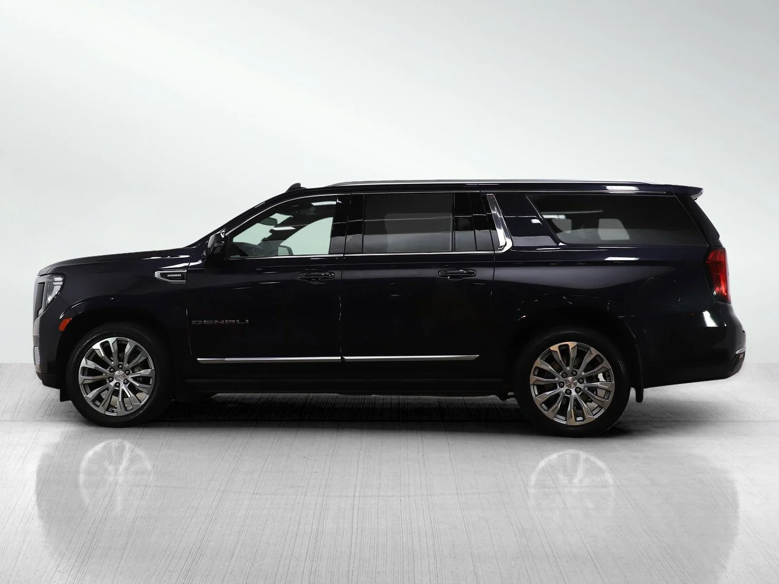 Used 2023 GMC Yukon XL Denali with VIN 1GKS2JKTXPR336779 for sale in Roseville, Minnesota