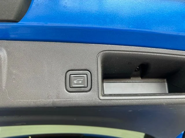 Used 2024  GMC AT4 image 33