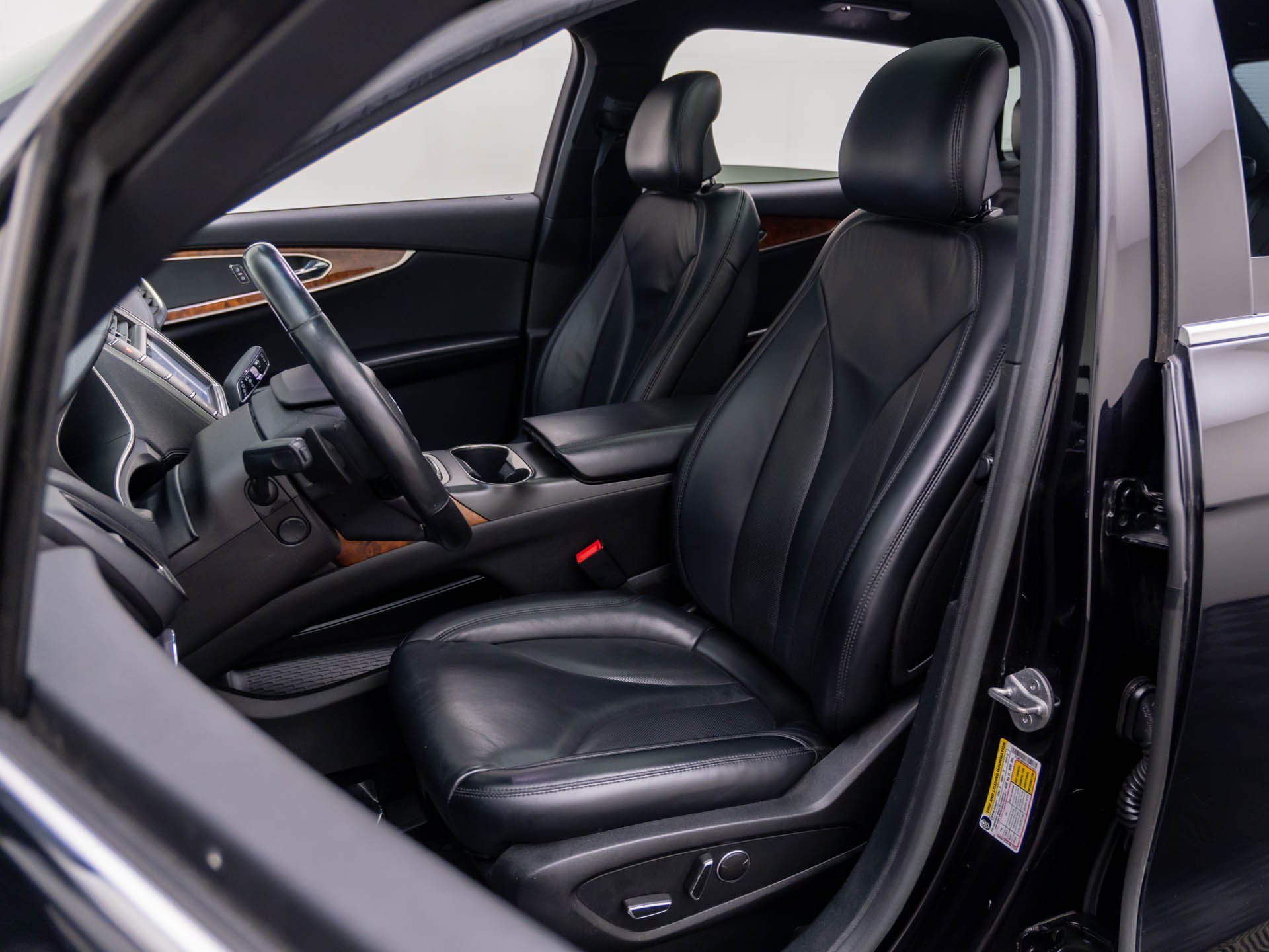 Used 2019 Black Lincoln Select image 16