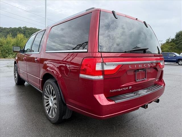 Used 2016 Ruby Red Metallic Tinted Clearcoat Lincoln Reserve image 3