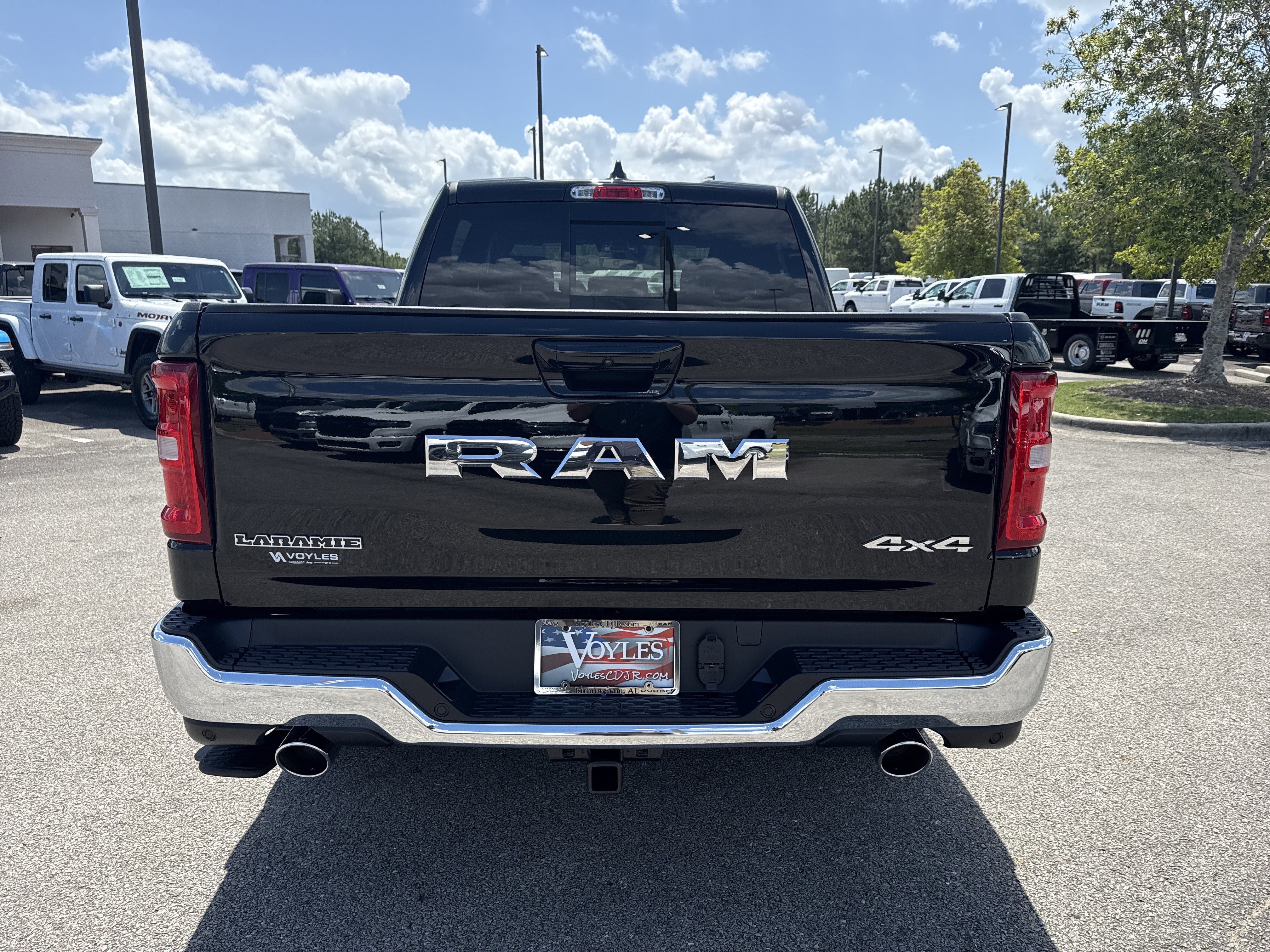 New 2026 Diamond Black Crystal Pearl-Coat Exterior Paint RAM Laramie image 6