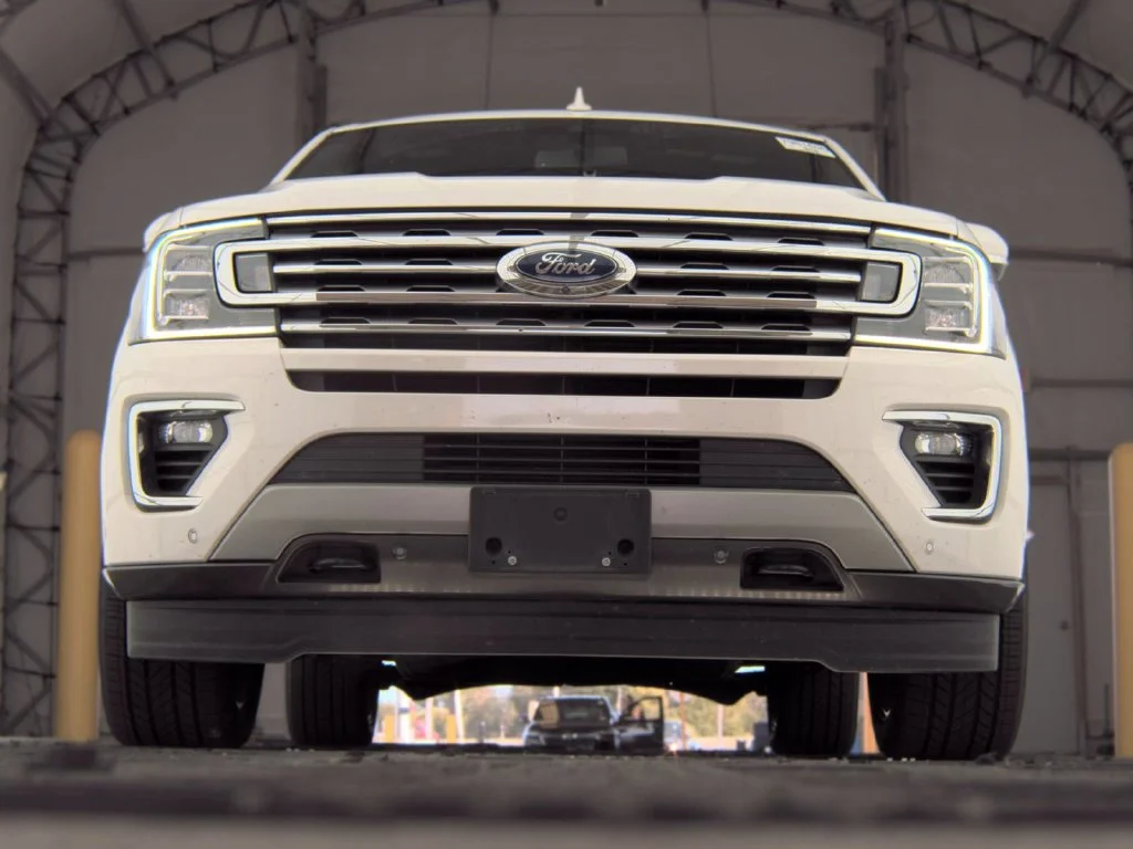 Used 2020 White Metallic Ford Limited image 4