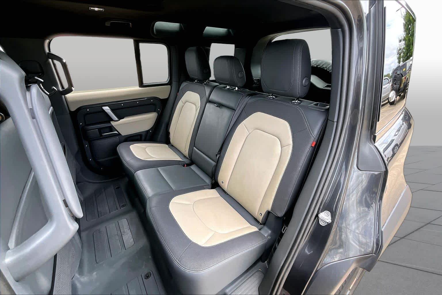 Used 2023 Eiger Grey Metallic Land Rover X-Dynamic SE image 20