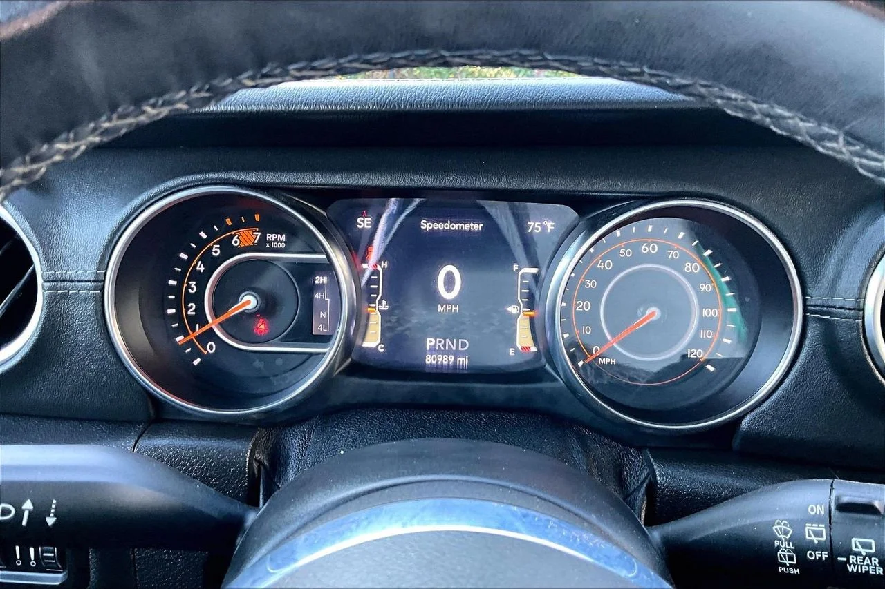 Used 2021 Black Jeep Sahara image 9