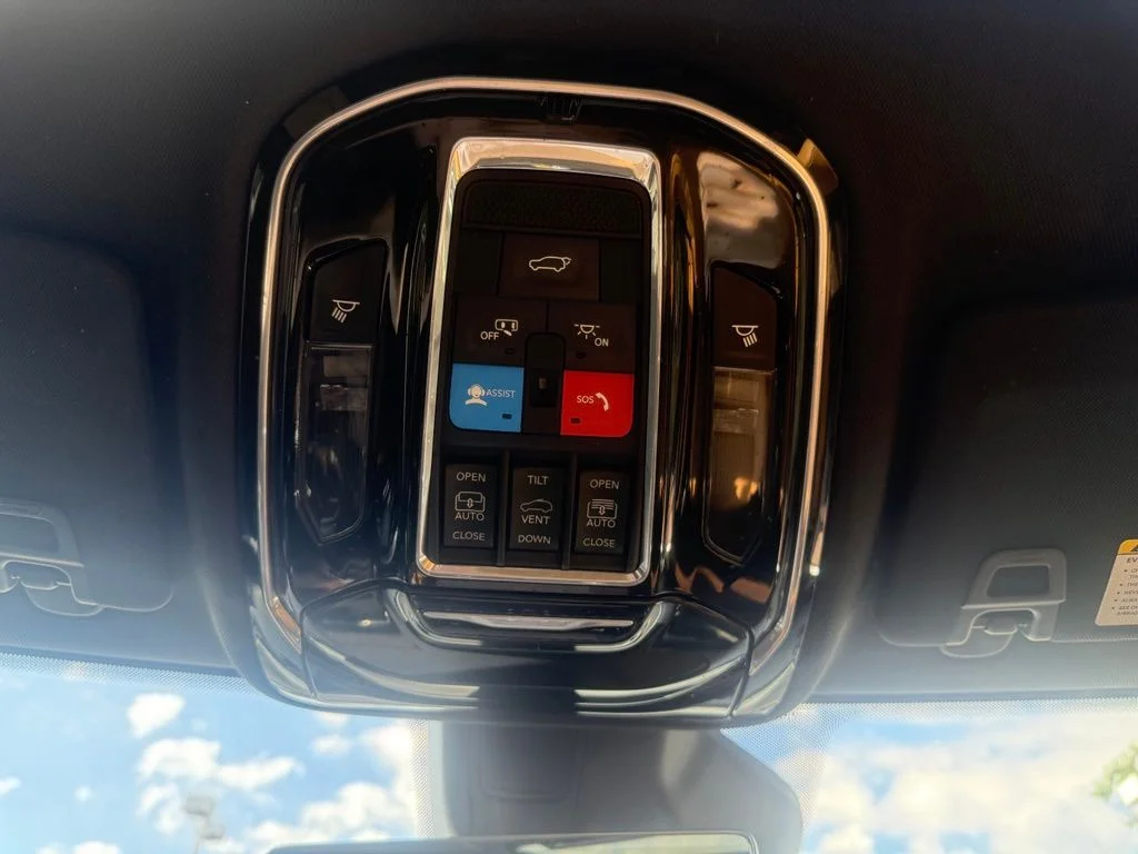 Used 2022 White Jeep Summit image 30