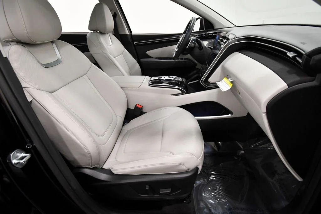 Used 2023 Black Hyundai Limited image 19