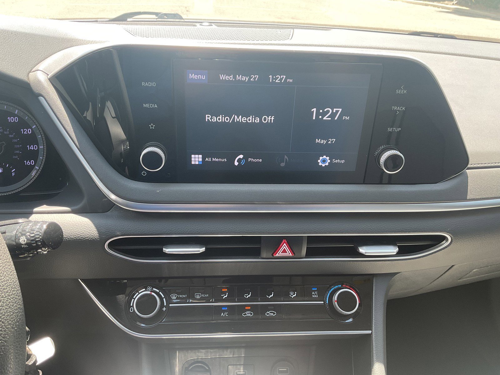 Used 2021 Shimmering Silver Pearl Hyundai SE image 23