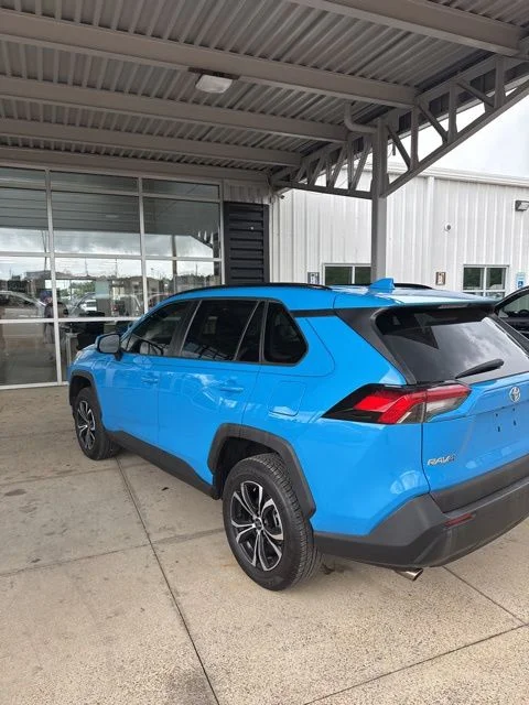 2020 Toyota RAV4 LE - Photo 6
