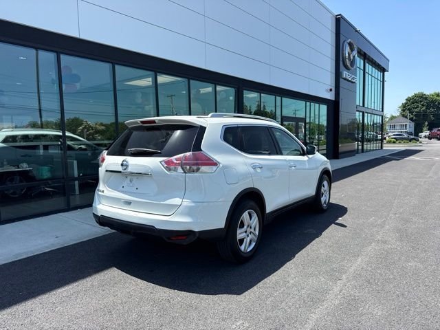 Used 2016 White Nissan S image 3