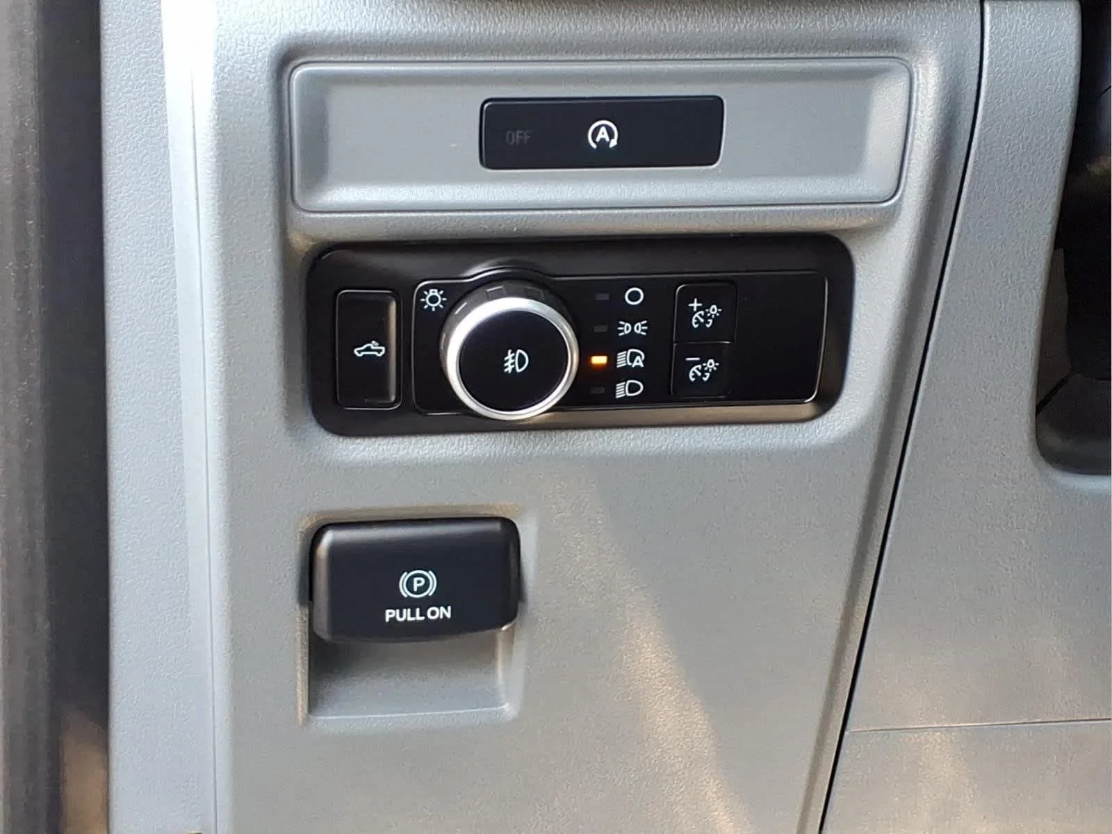 Used 2025 Oxford White Ford XLT image 13