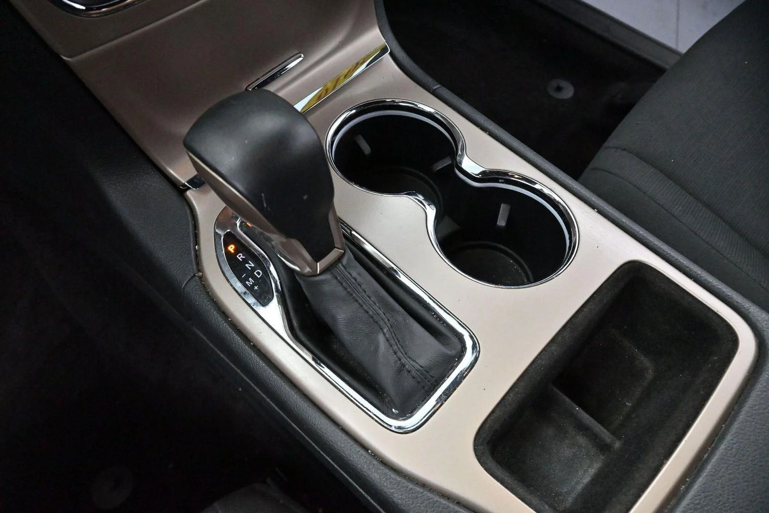 Used 2016  Jeep  image 23